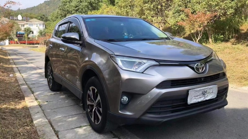 貴陽17年豐田RAV4榮放3