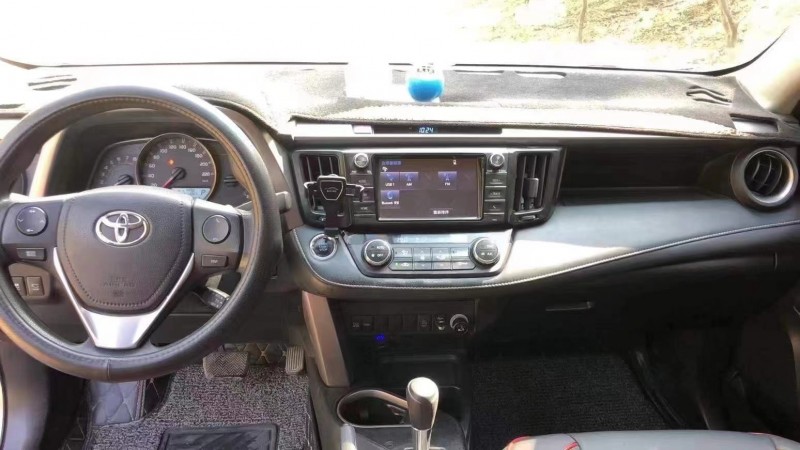 貴陽17年豐田RAV4榮放5