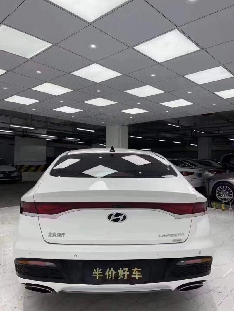 成都20年現代菲斯塔5