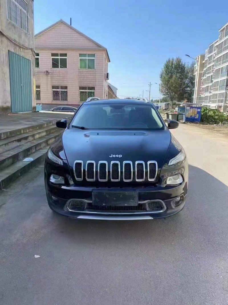 武漢17年Jeep自由光3