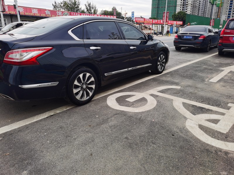 商丘15年日產天籟4