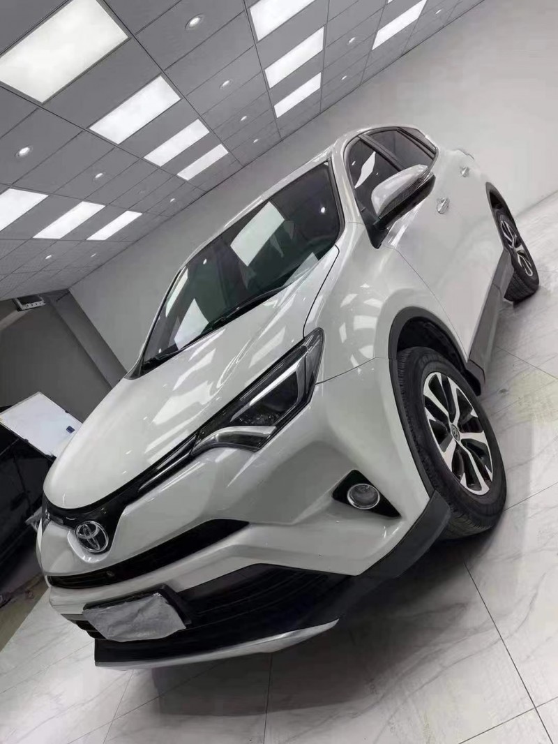 成都16年豐田RAV42