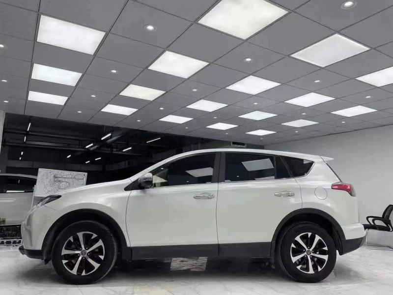 成都16年豐田RAV43