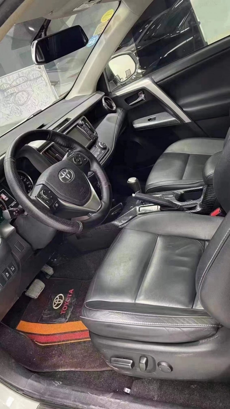 成都16年豐田RAV45