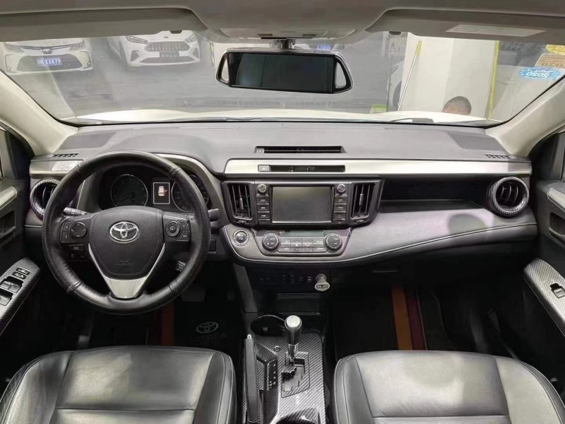 成都16年豐田RAV49