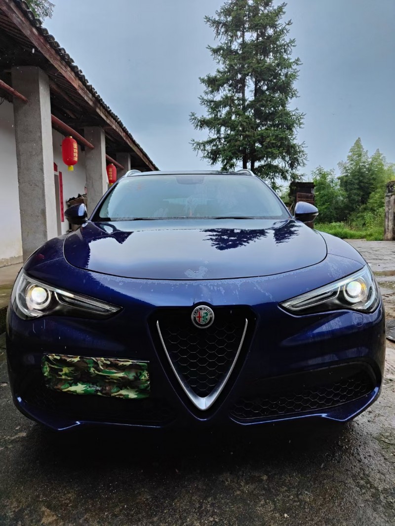 景德鎮18年阿爾法·羅密歐Giulia1
