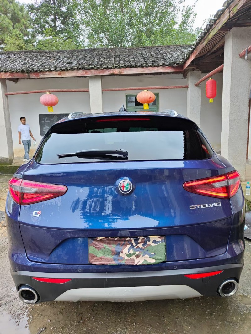 景德鎮18年阿爾法·羅密歐Giulia2