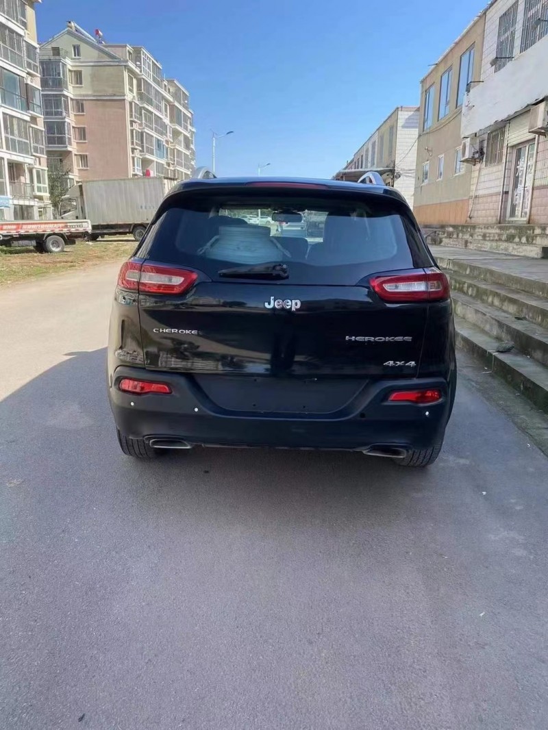 淄博16年Jeep自由光1