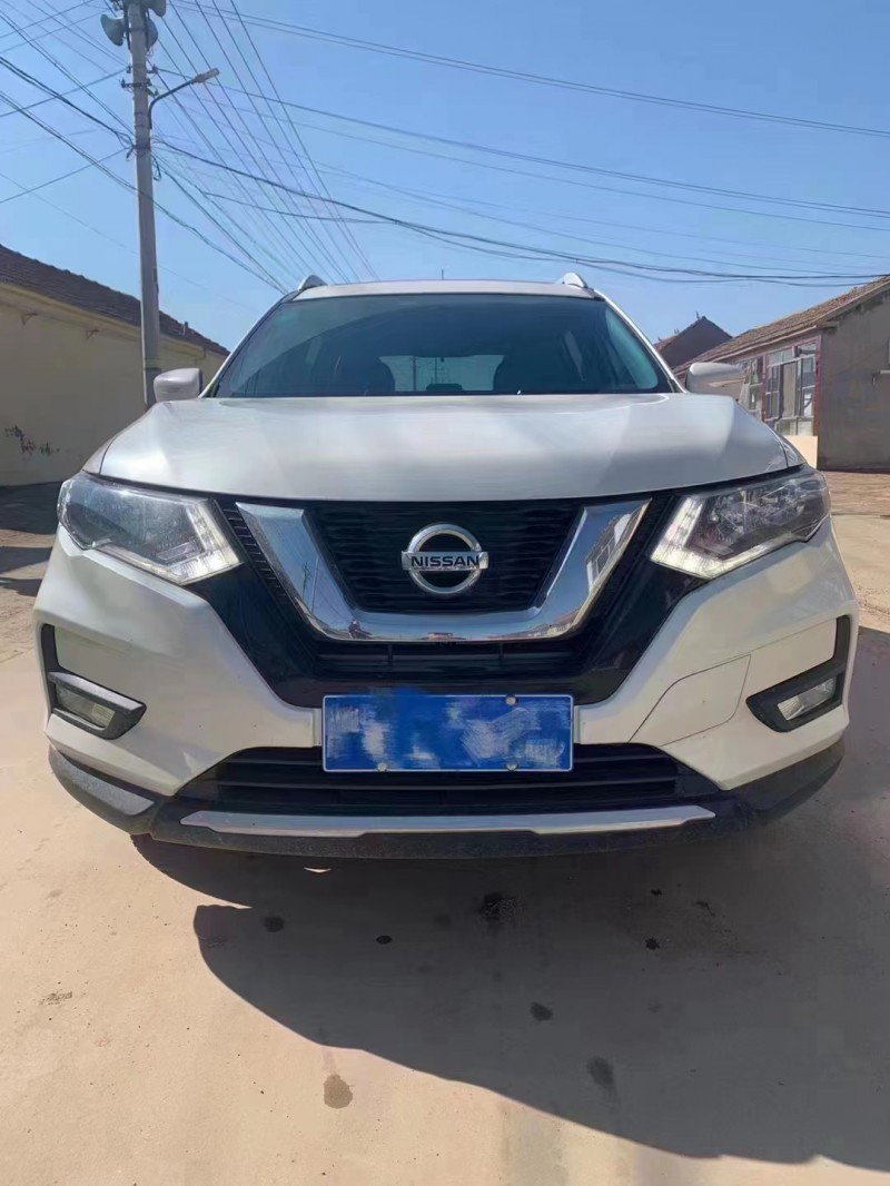 青島18年日產奇駿1
