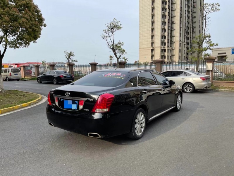 上海12年豐田皇冠8
