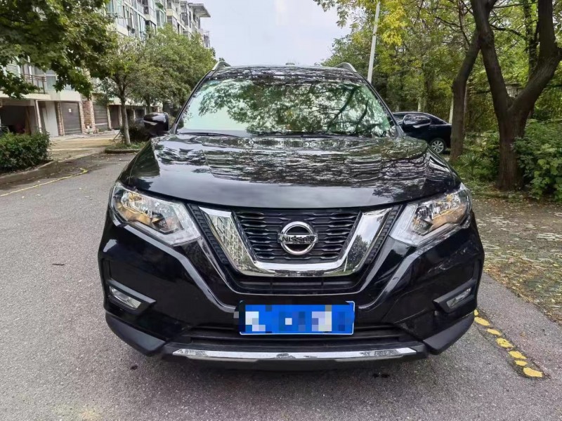 武漢17年日產奇駿1