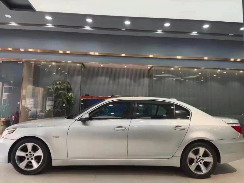 中山09年宝马5系5