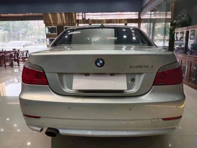 中山09年宝马5系8