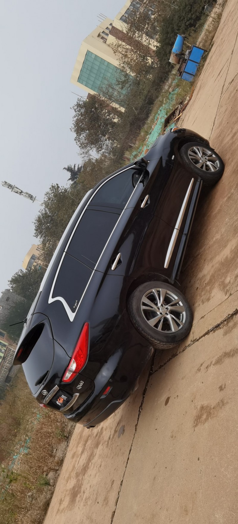 青島16年英菲尼迪QX604