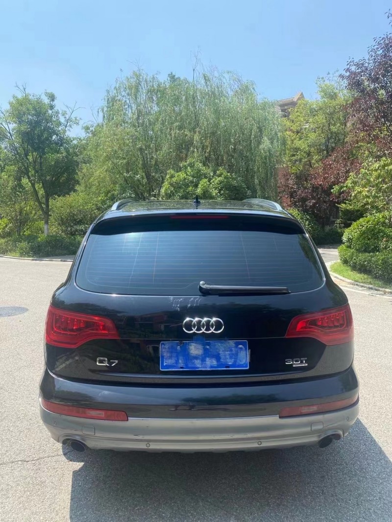 青島12年奧迪Q79