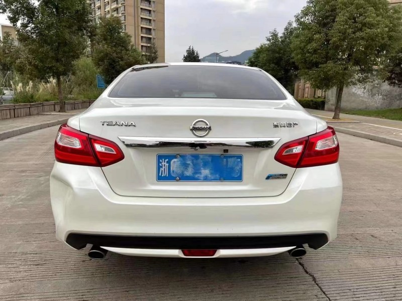 紹興17年日產天籟2