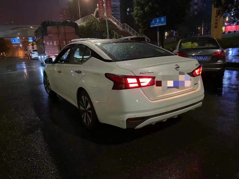 重慶21年日產天籟8