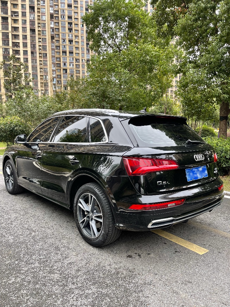 阜陽19年奧迪Q54