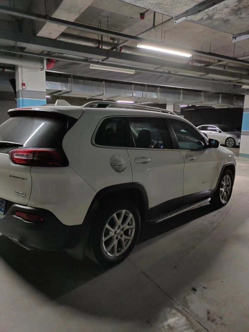 宜春16年Jeep自由光8