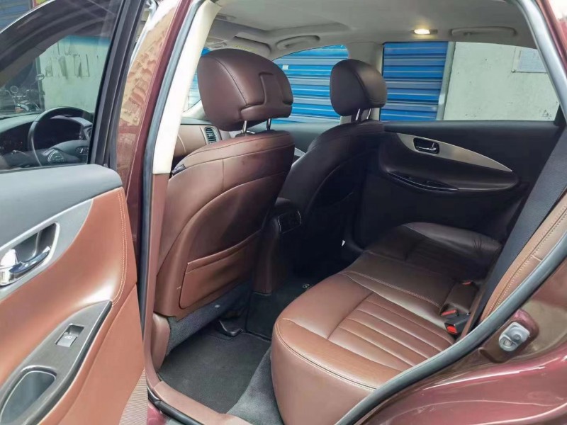 重慶17年英菲尼迪QX506