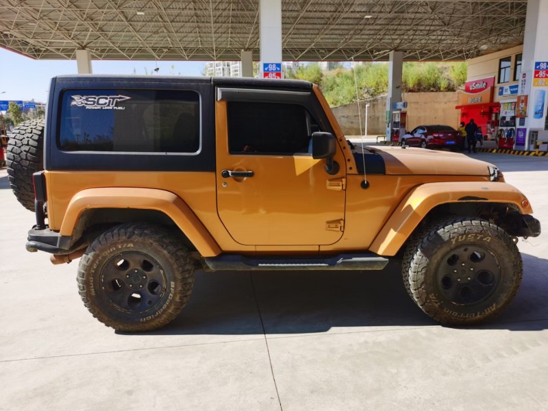 昆明14年Jeep牧馬人4