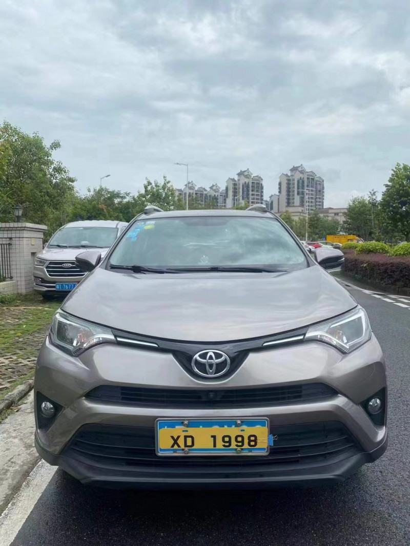 中山16年豐田RAV44