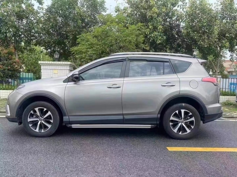 中山16年豐田RAV42