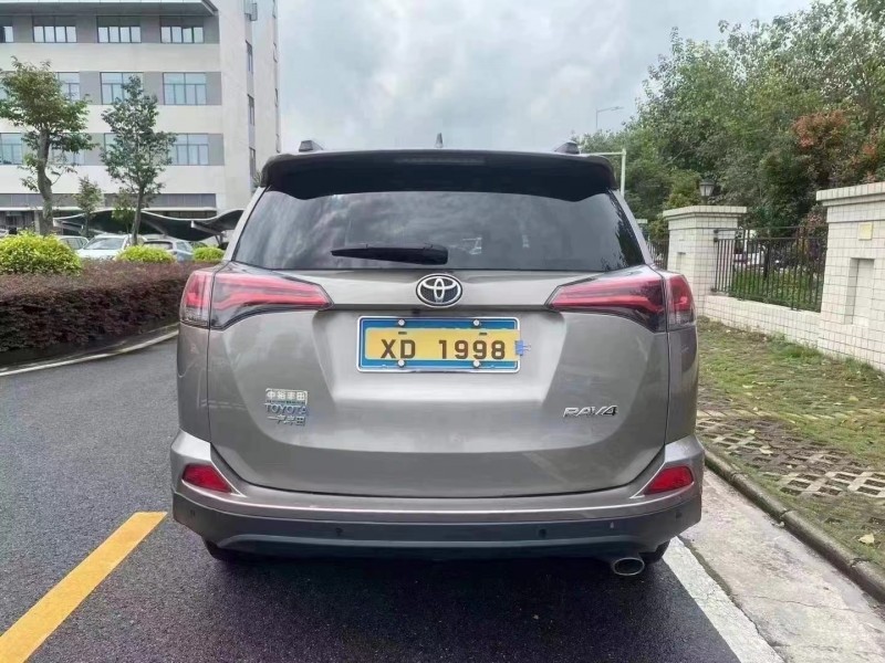 中山16年豐田RAV48