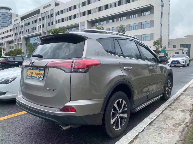 中山16年豐田RAV49