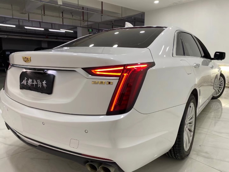 成都20年凱迪拉克CT63