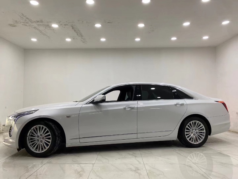 成都20年凱迪拉克CT62