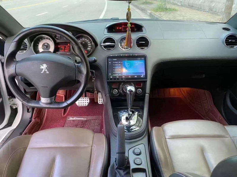 南寧18年標致RCZ2