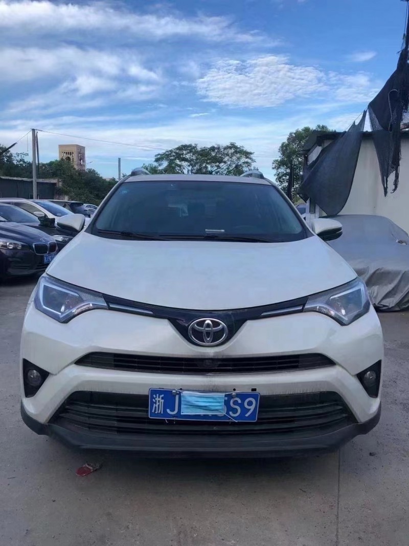 嘉興18年豐田RAV4榮放1