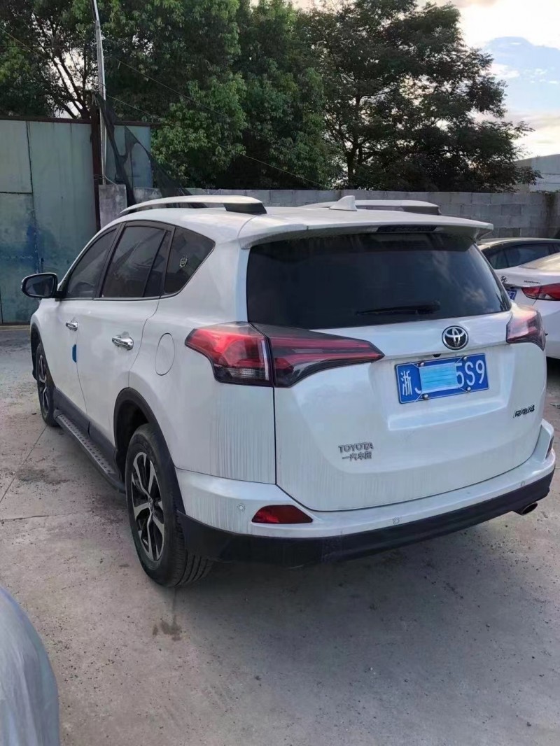 嘉興18年豐田RAV4榮放3