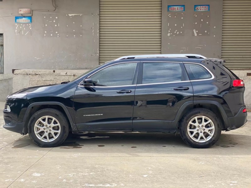 南平16年Jeep自由光1