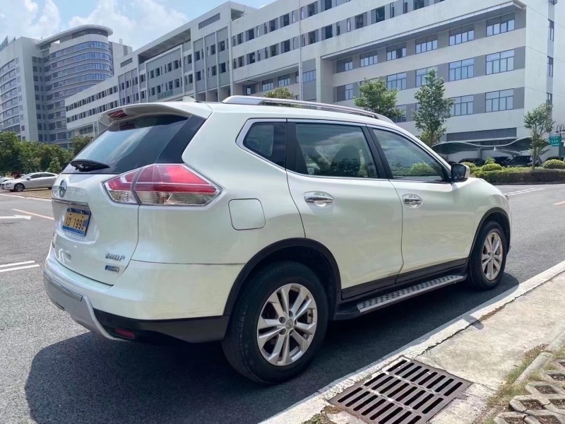 中山14年日產奇駿9