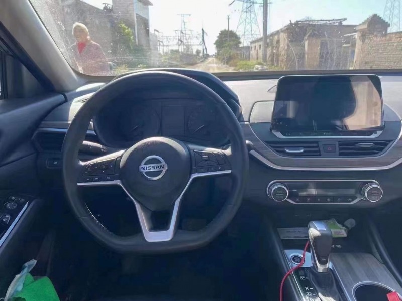 安陽21年日產天籟4