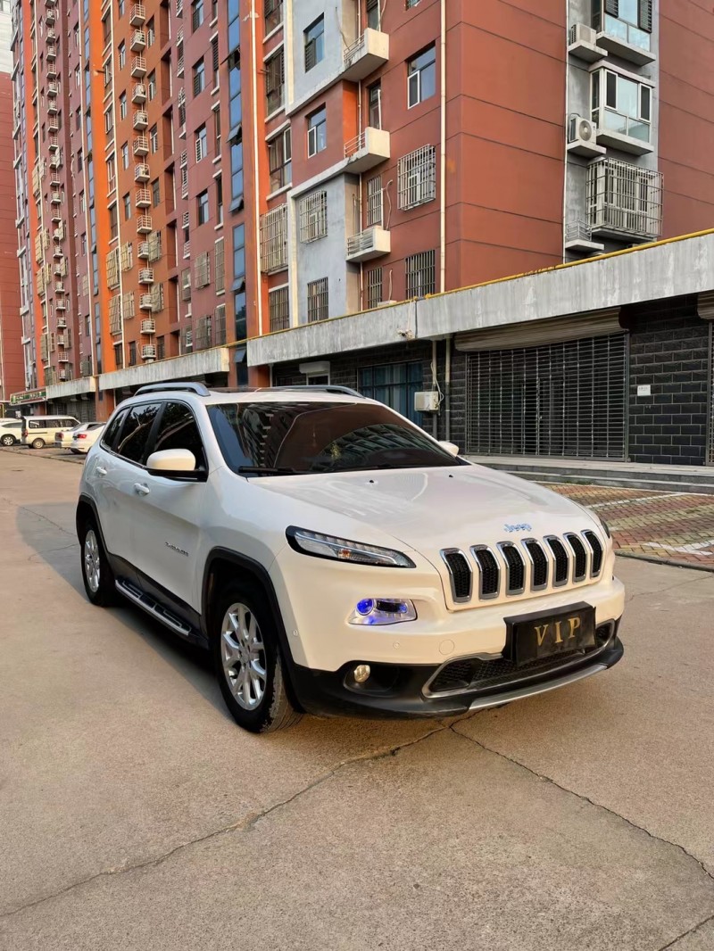 邢臺17年Jeep自由光3