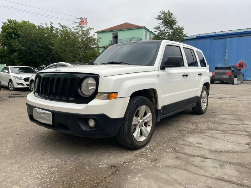 青島12年Jeep自由客2