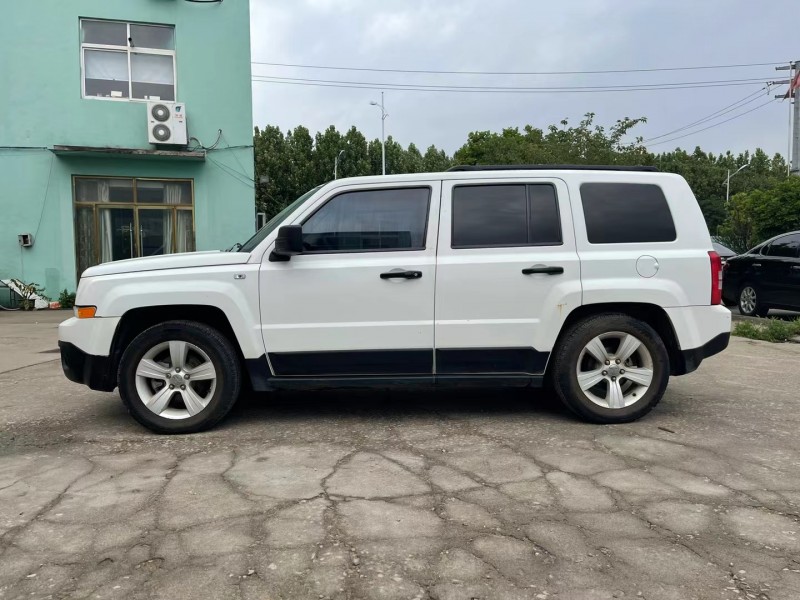 青島12年Jeep自由客3