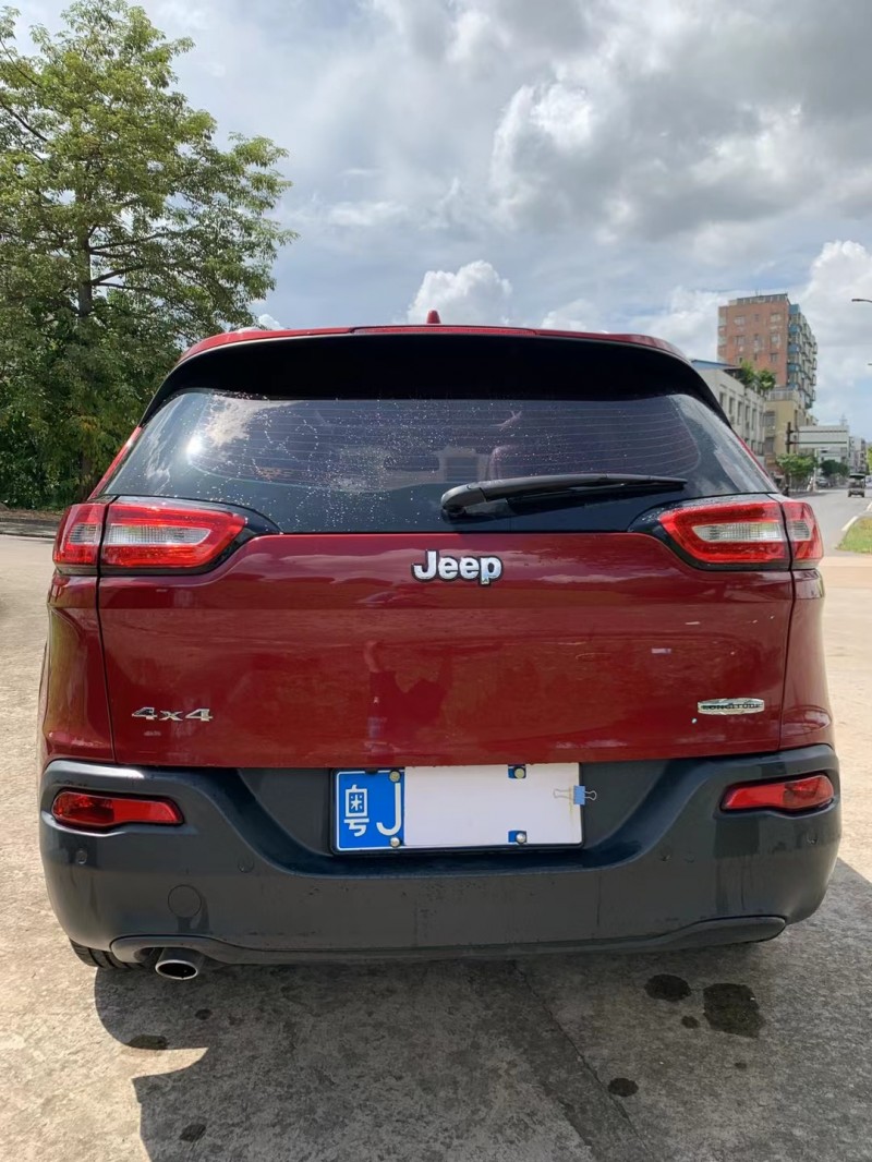 江門18年Jeep自由光9