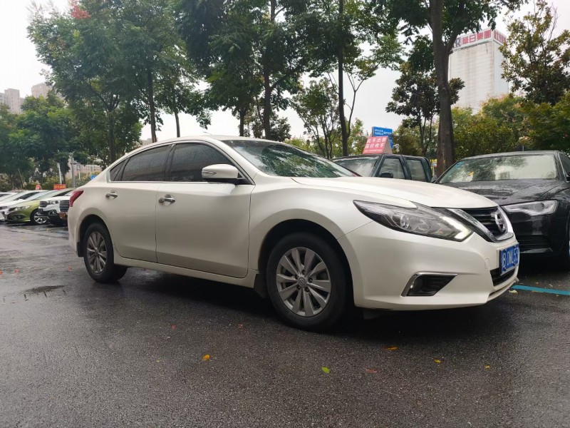 常德17年日產天籟2