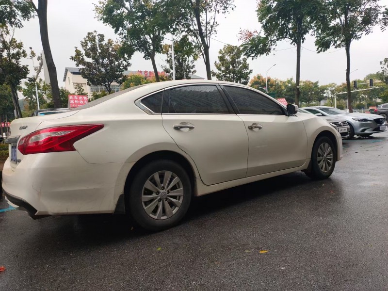 常德17年日產天籟6