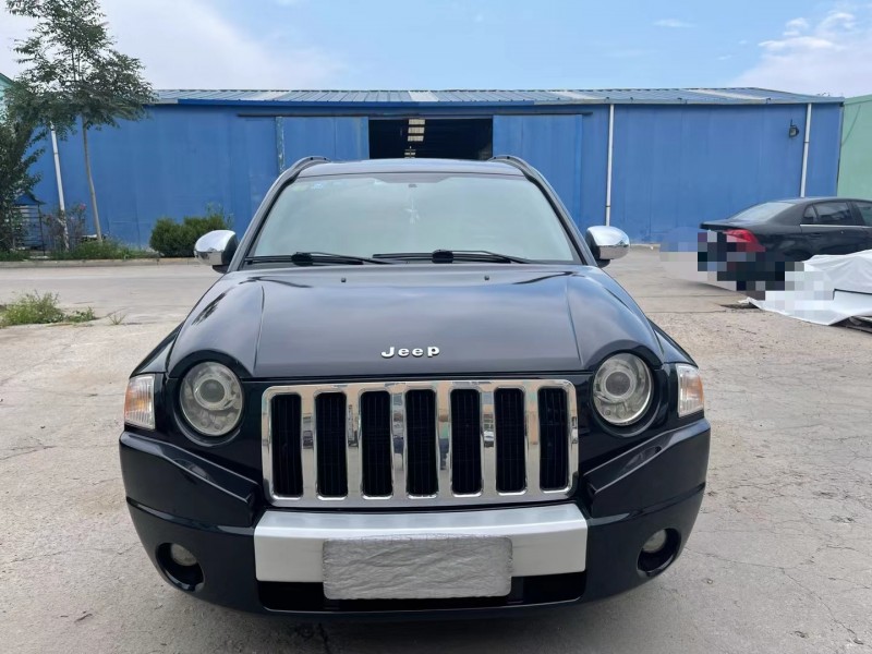 青島11年Jeep指南者1