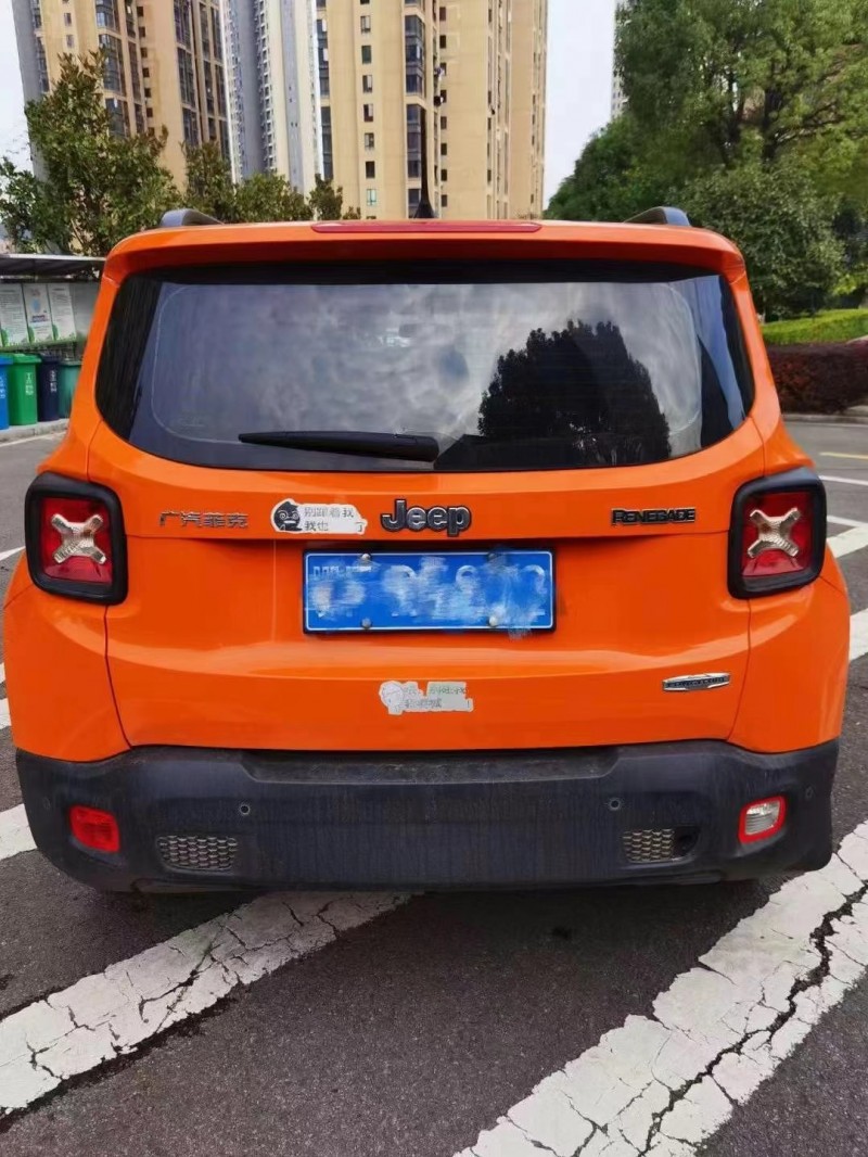 鄂州17年Jeep自由俠9