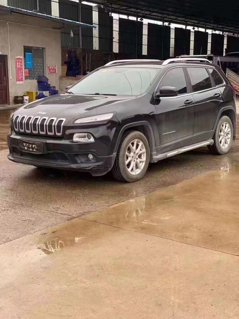 景德鎮16年Jeep自由光2