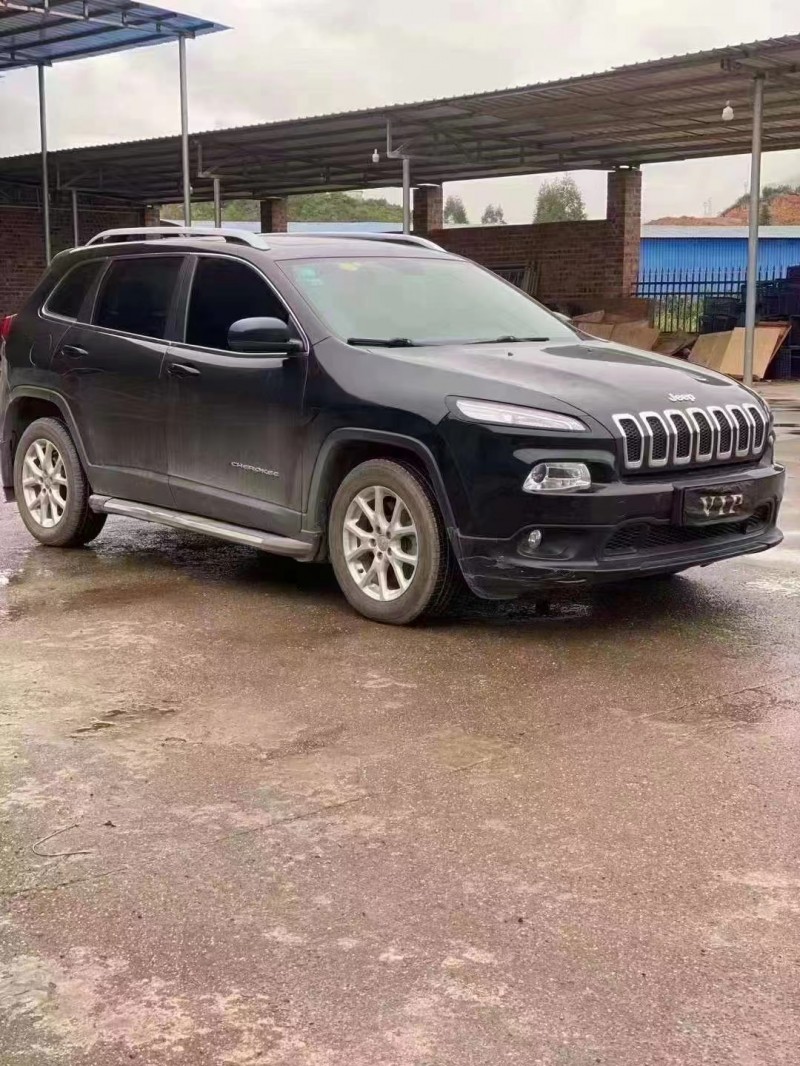 景德鎮16年Jeep自由光3