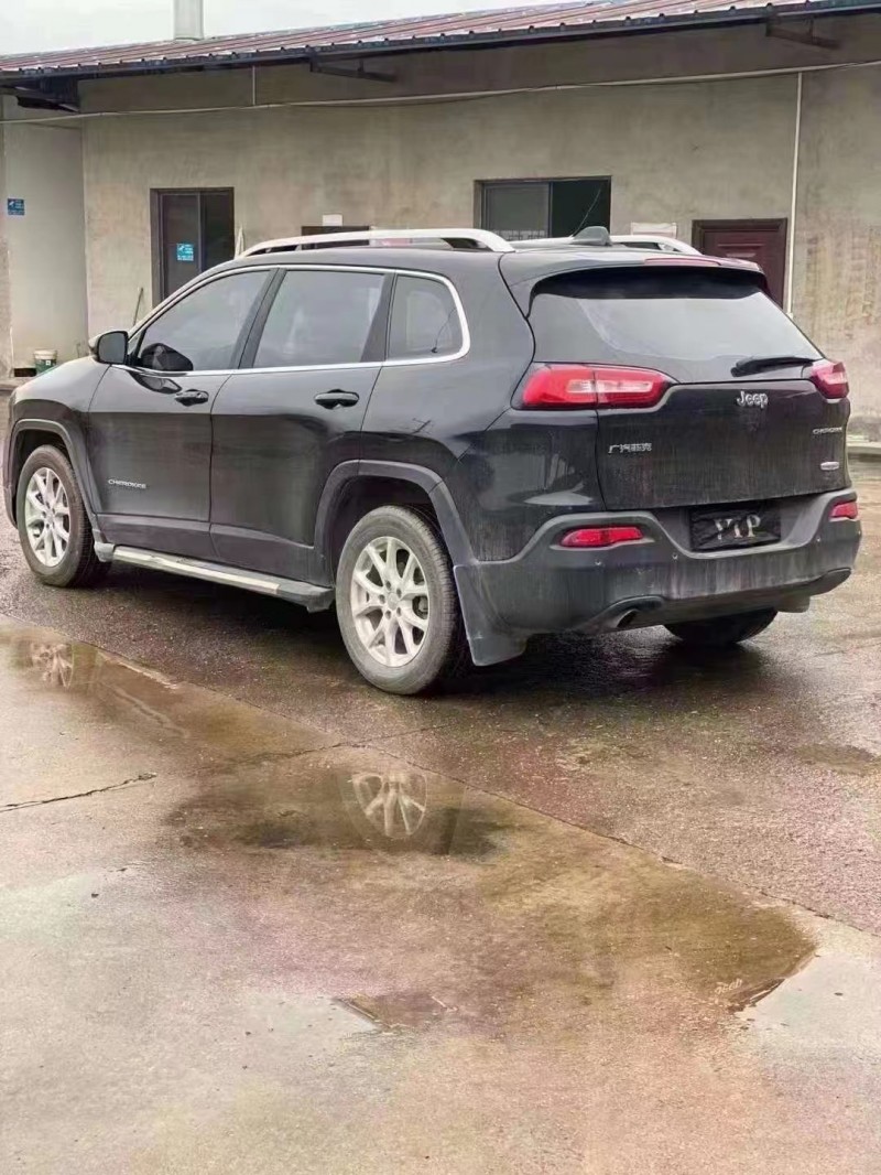 景德鎮16年Jeep自由光6