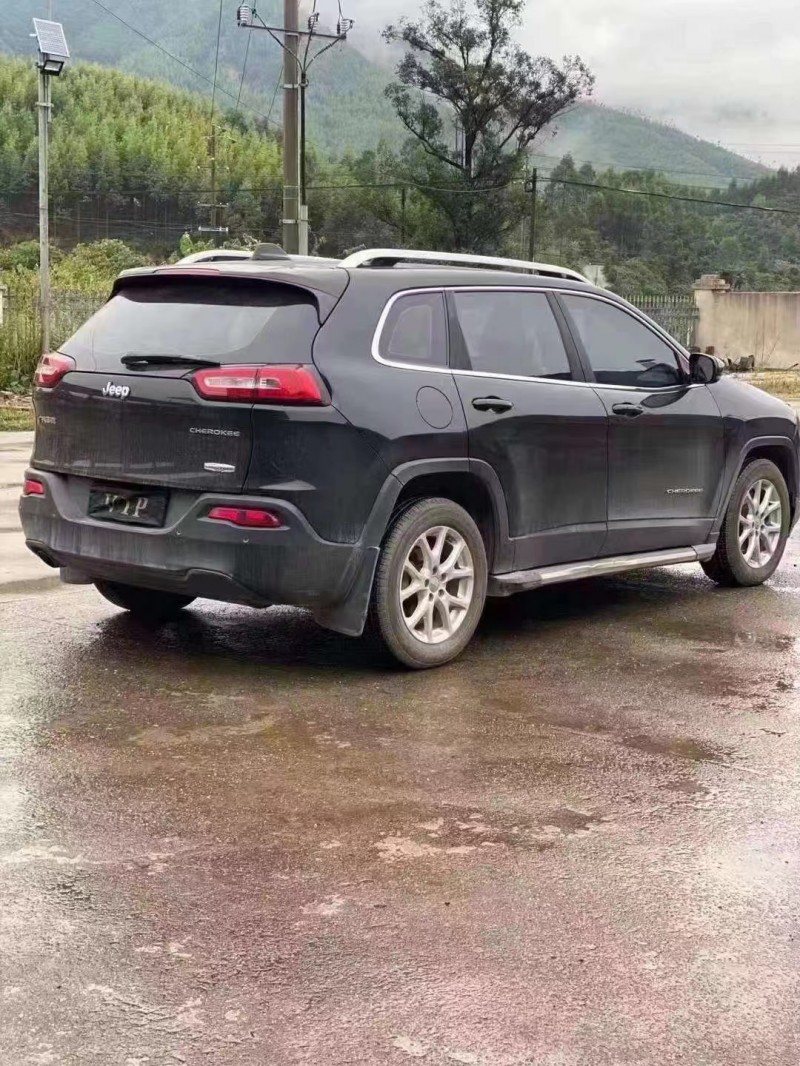 景德鎮16年Jeep自由光7