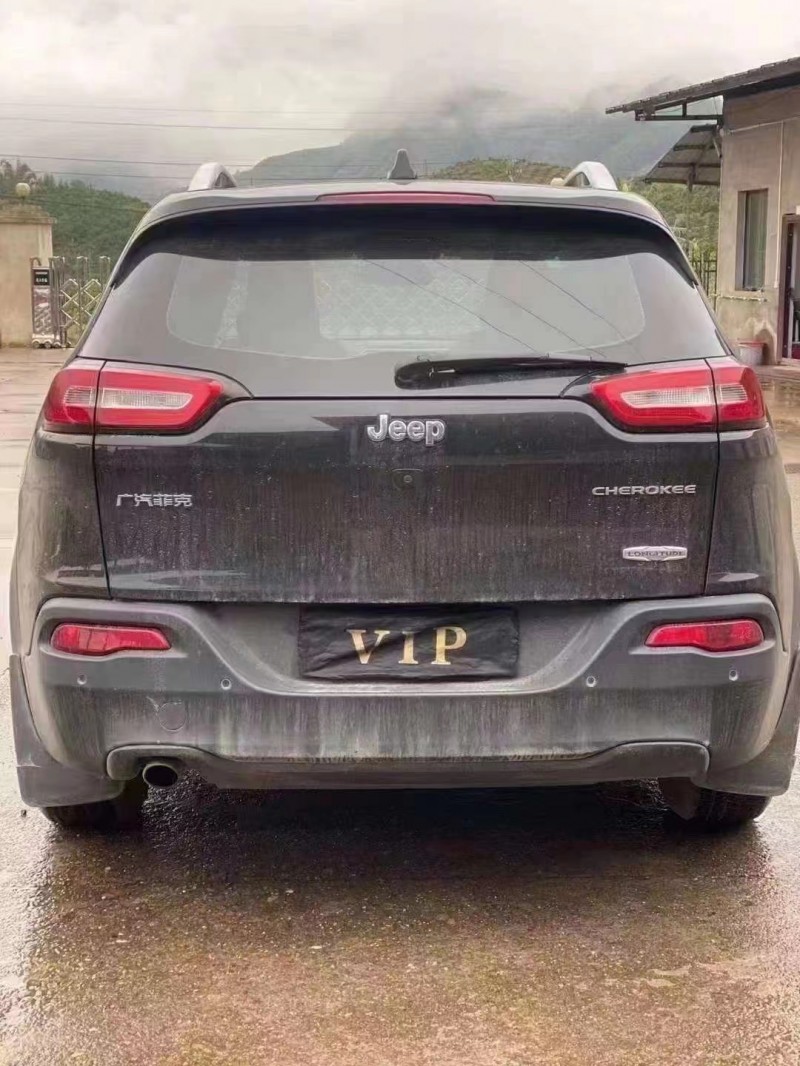 景德鎮16年Jeep自由光8
